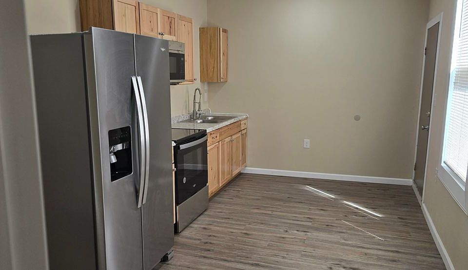 2nd image of 26095 Shoremain Dr APT A