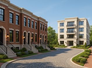 220 W Maple Ave, Libertyville, IL