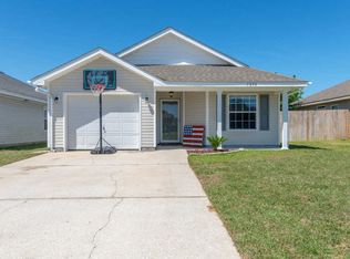 1894 Crosscreek Cir, Gulf Breeze, FL 32563