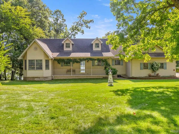 112 Washington Lake Rd, Brooklyn, MI 49230