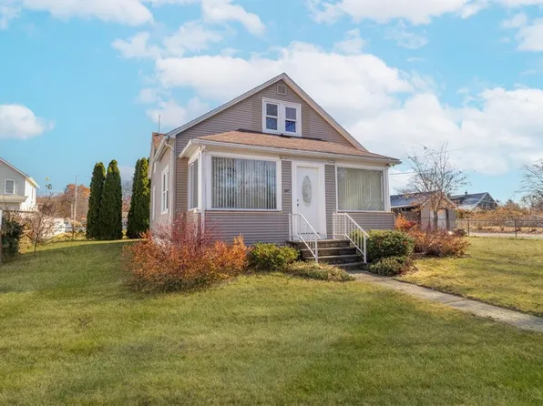 1 Hamburg St, Chicopee, MA 01020