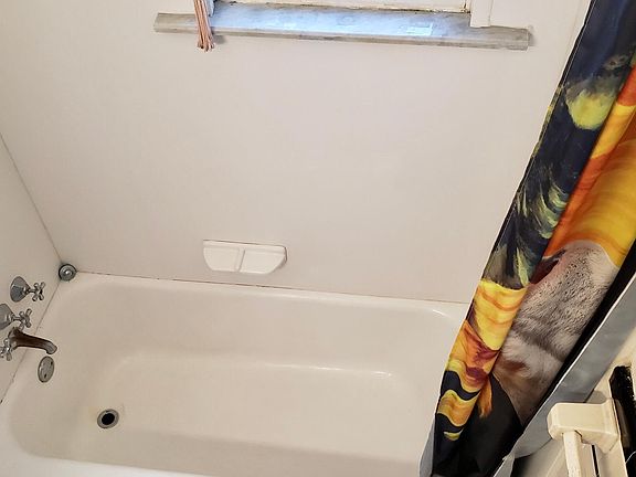3rd image of 1813 N Veitch St APT 7