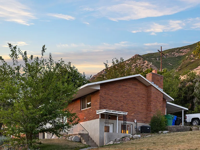 8 N 325 E — Photo 29