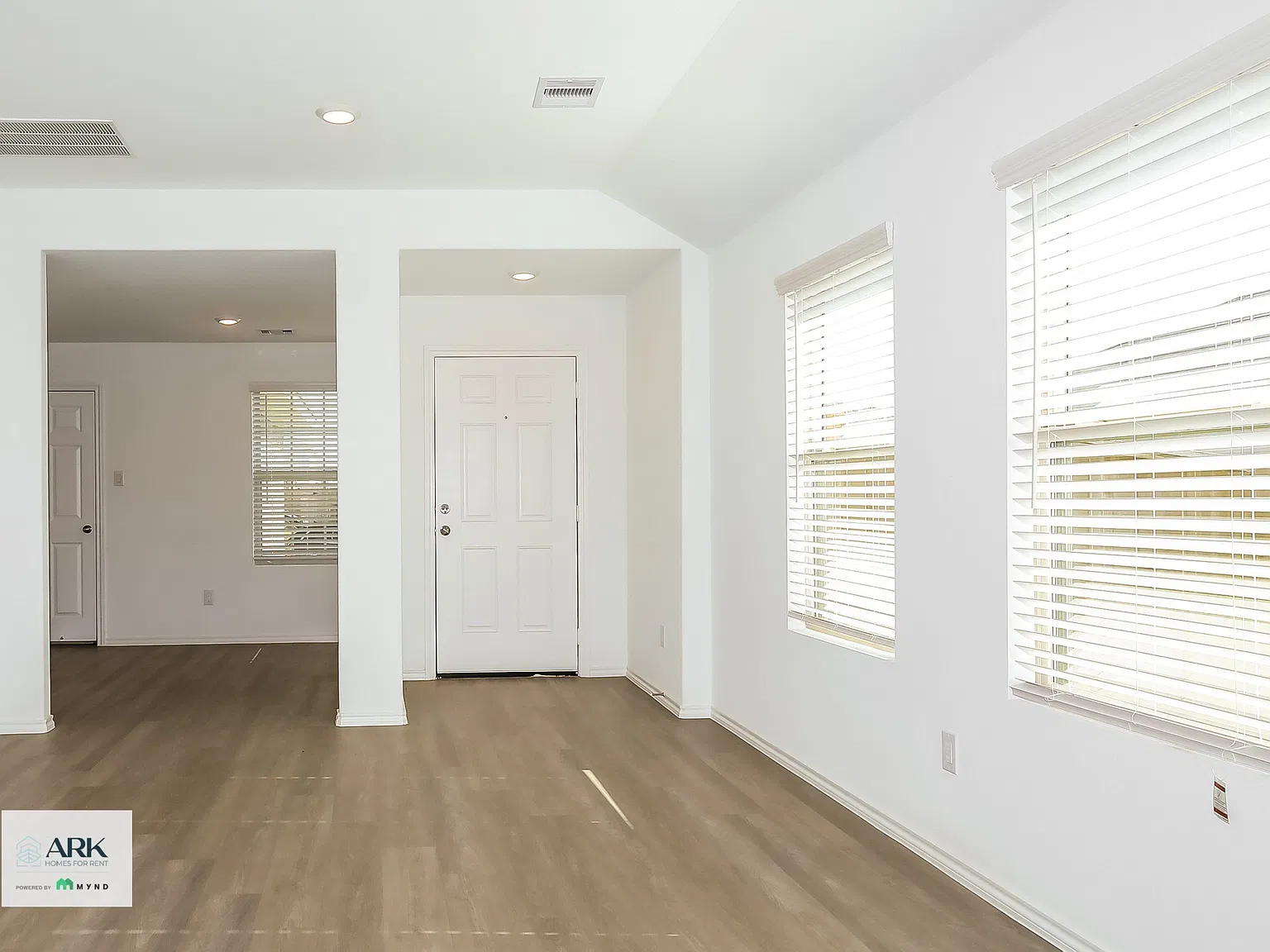 3 bed, 2.0 bath, 1249 sqft, $1,779 — Photo 2