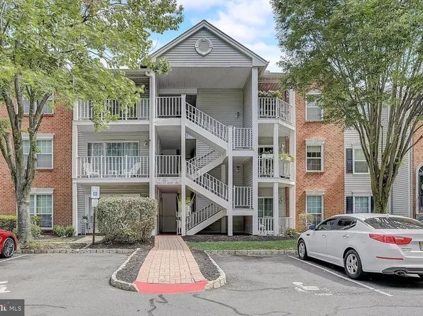 76 Chambord Ct, Hamilton, NJ 08619
