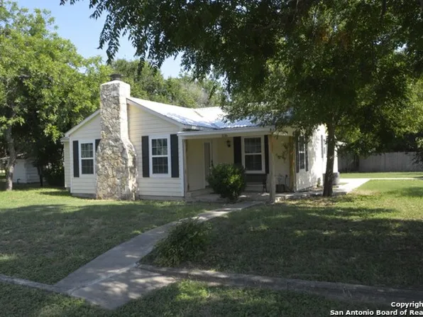 236 E Lee St, Utopia, TX 78884