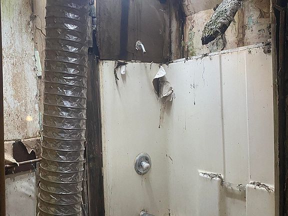 4th image of 524 W Fulton St