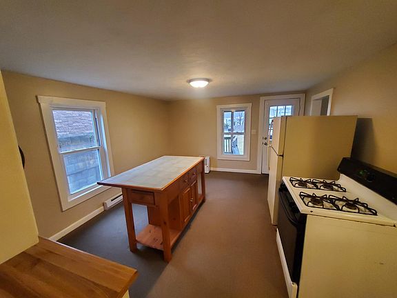 3rd image of 215 Madison St #B