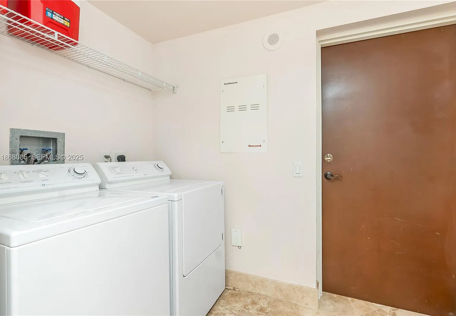 3 bed, 4003 sqft, $13,000 — Photo 3