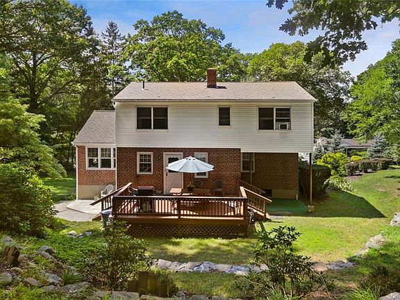 4th image of 38 Mahopac Ave