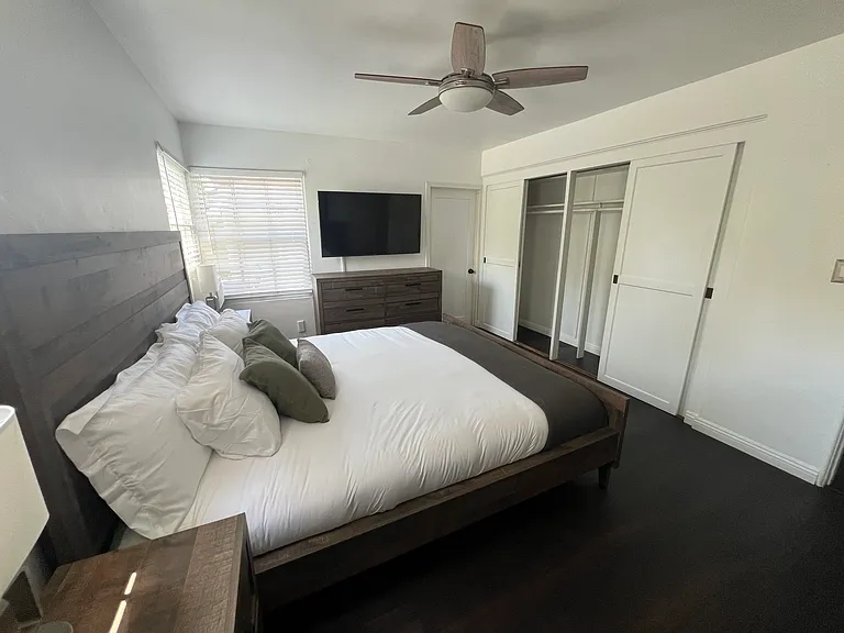 204 W Lewis St — Photo 37
