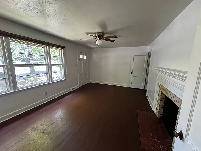 811 W Elm St — Photo 20