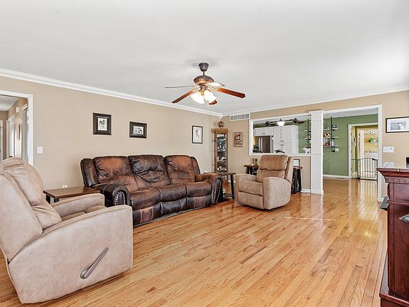 5th image of 306 General Smith Dr