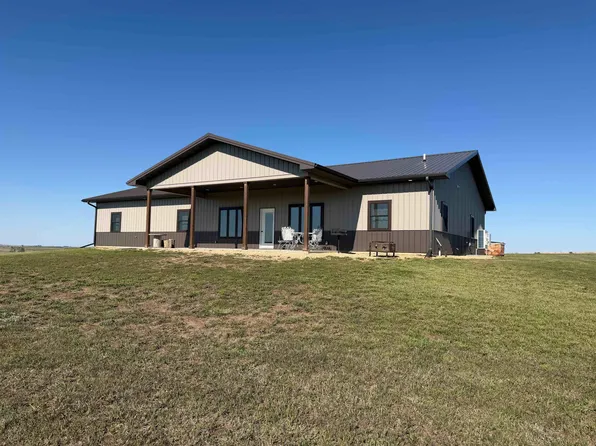 292 14th Rd, Miltonvale, KS 67466