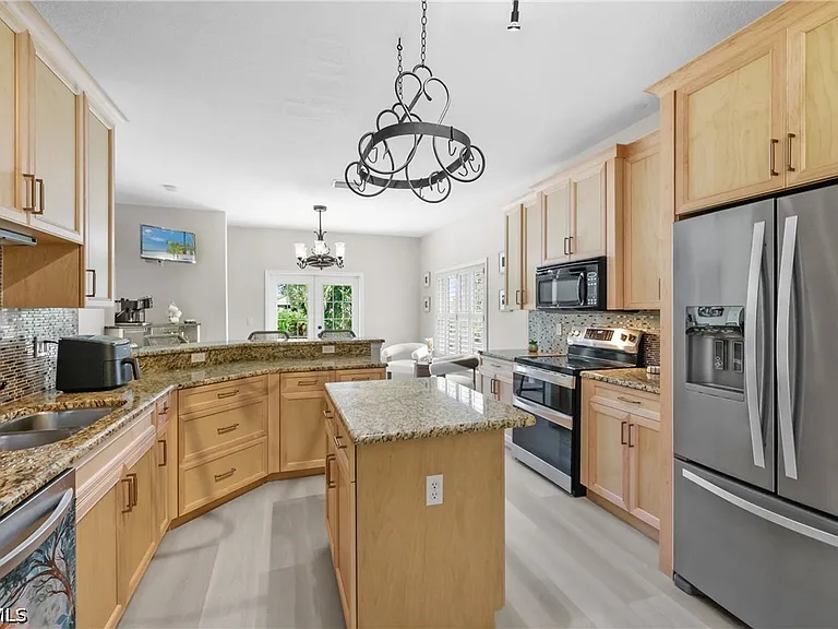 2250 SW 20th Ave — Photo 18