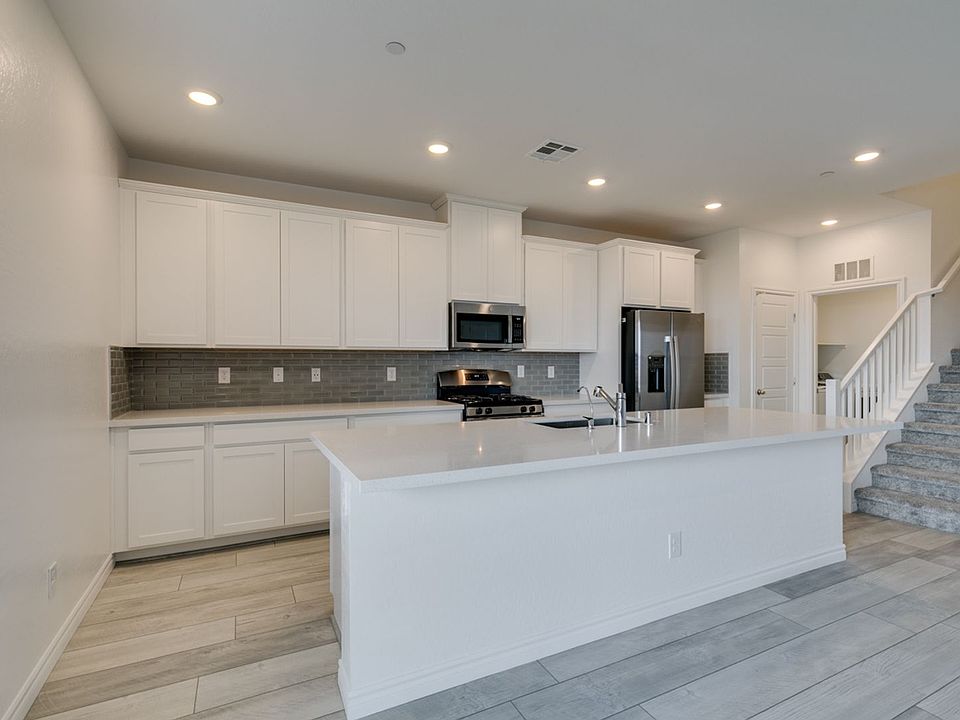 1st image of 600 N Carriage Hill Dr #1140
