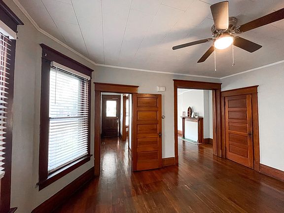 5th image of 410 Warren St