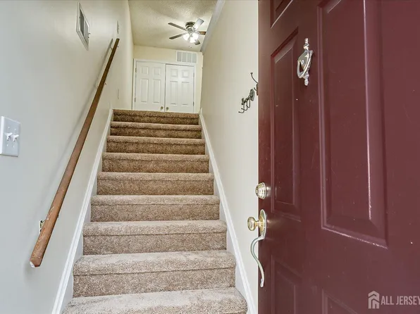 11 Jay Ct, Plainsboro, NJ 08536