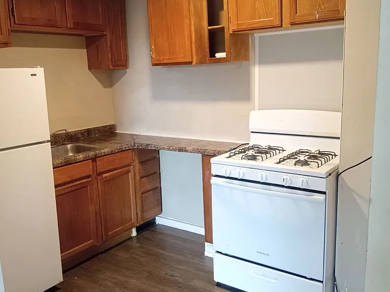 720 N Dubuque St #7 — Photo 3