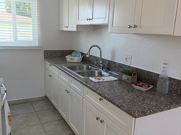 3rd image of 14237 Roscoe Blvd APT 4