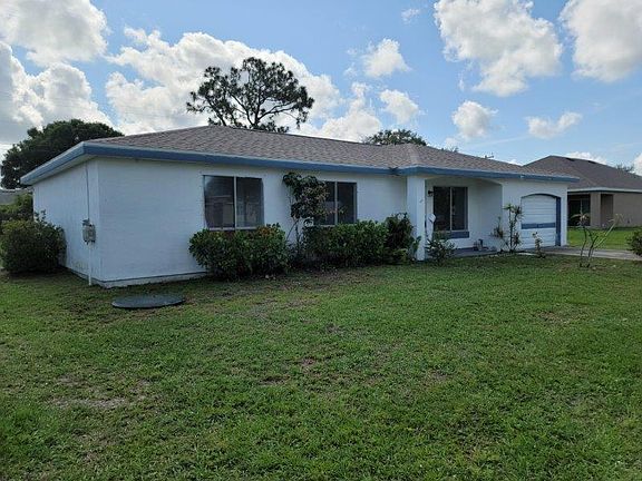 3rd image of 1125 SE Airoso Boulevard