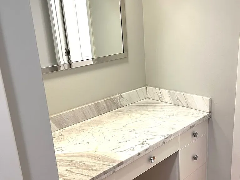 Bellevue Apartments — Photo 22
