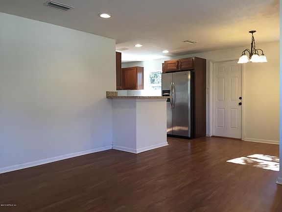 4th image of 510 Valderia Dr