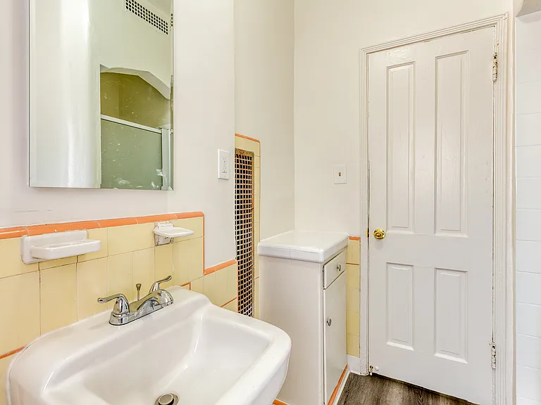 1100 Westmoreland Apartments — Photo 14