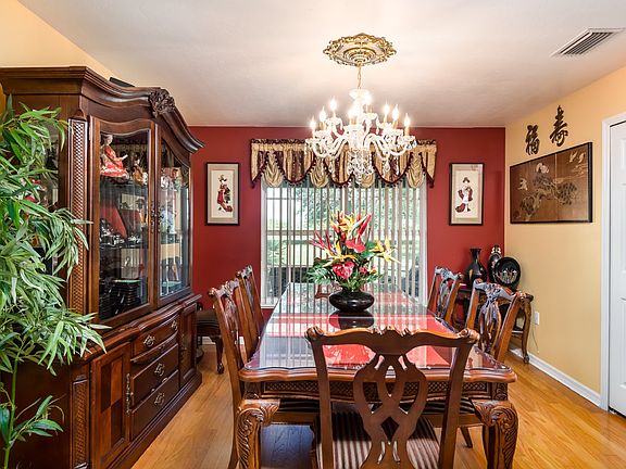 5th image of 131 Sunset Pointe Blvd