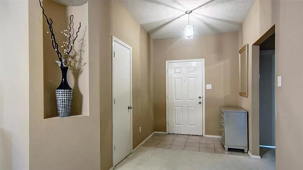 3 bed, 1490 sqft, $2,350 — Photo 3