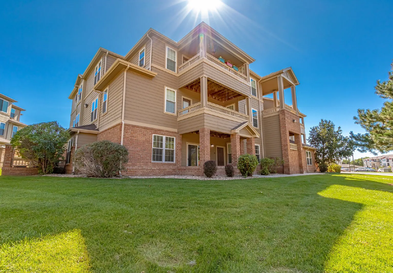 2 bed, 2.0 bath, 1043 sqft, $1,995 — Photo 1