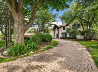 745 Becker Rd, Glenview, IL 60025