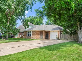 5521 Pecos St, Dickinson, TX 77539
