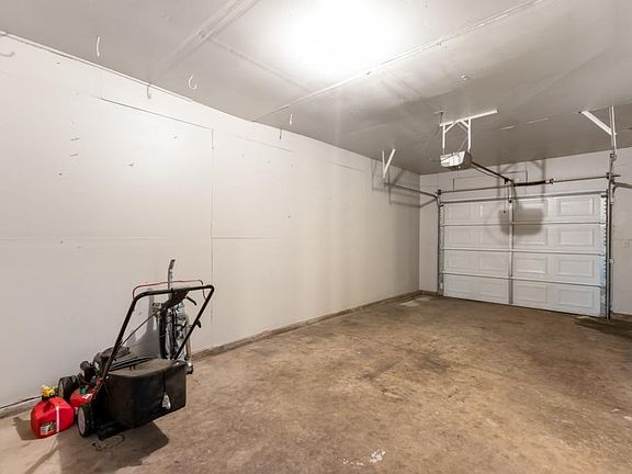 5th image of 317 Irish Dr