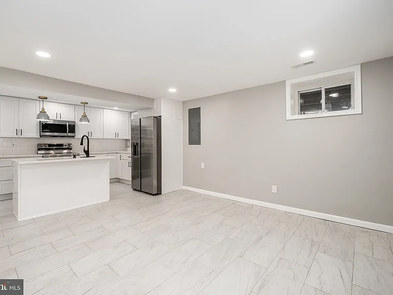 1319 C St NE #B — Photo 11