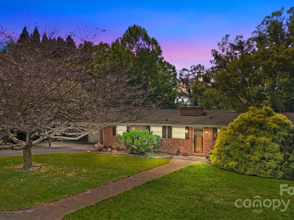 27 Morse Dr, Asheville, NC 28806