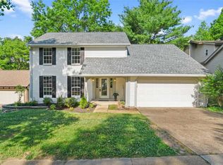 821 Carman Woods Dr, Ballwin, MO