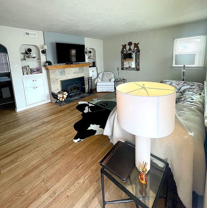 1st image of 1601 E Park Ave #1/2