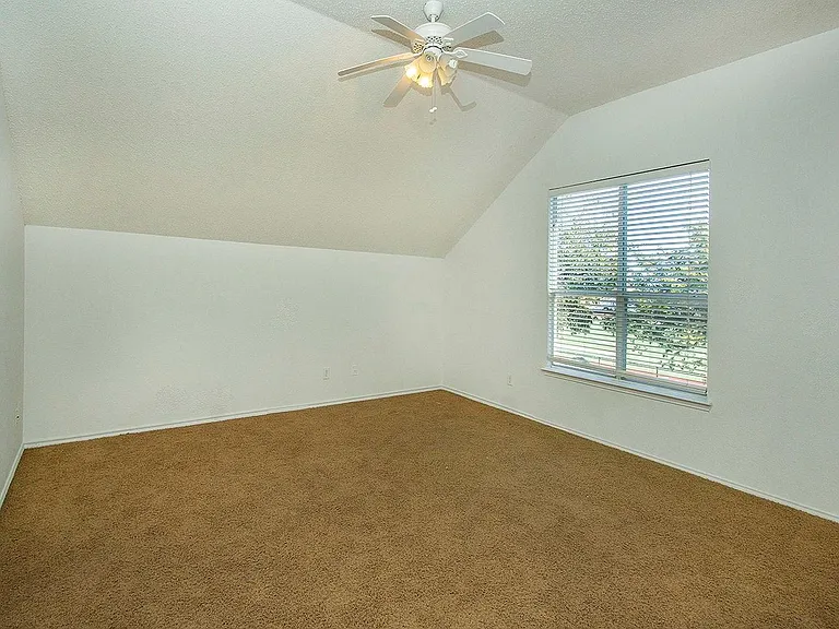 406 Leameadow Dr — Photo 12
