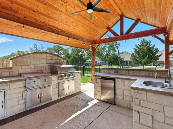 2839 Terrosa Dr, Grand Prairie, TX 75054