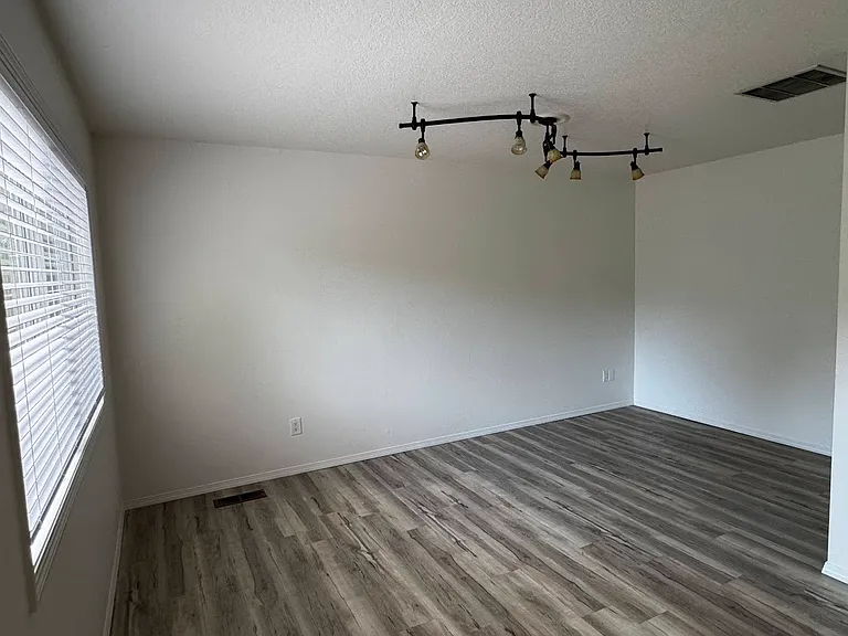 9253 SW Davies Rd — Photo 7