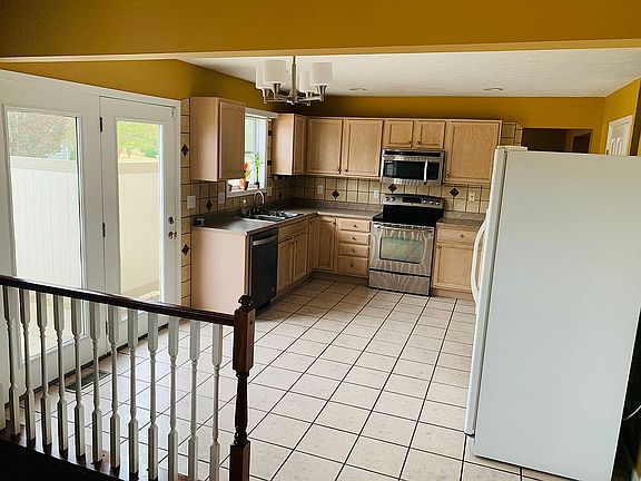 5th image of 260 Arlington Dr