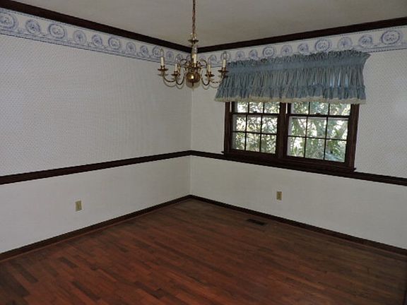 5th image of 415 Albacore Dr