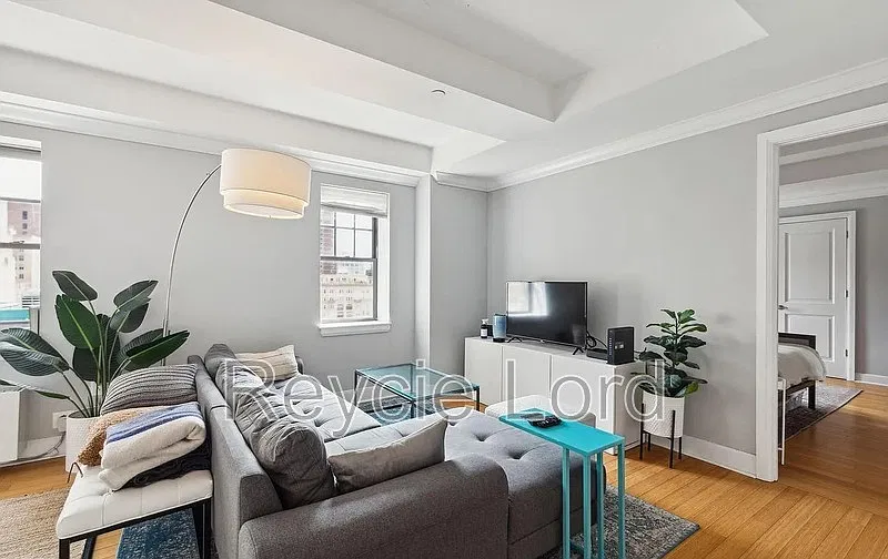1 bed, 1.0 bath, 690 sqft, $2,050 — Photo 3