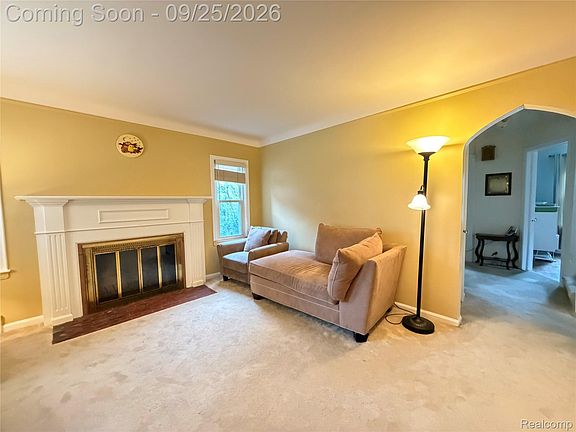 4th image of 23835 Hollander St