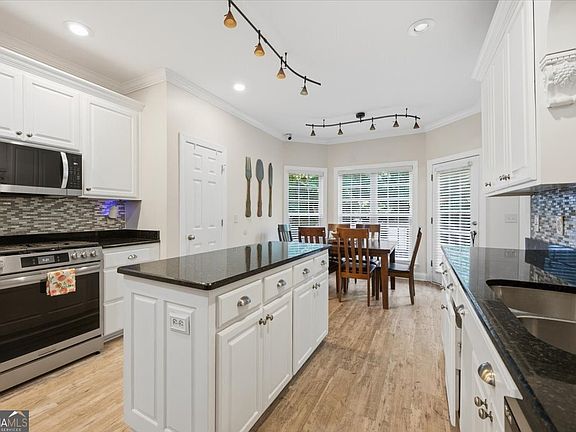 4th image of 15 Wadley Station Ct