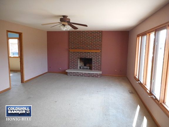 4th image of 8831 Brown Ln