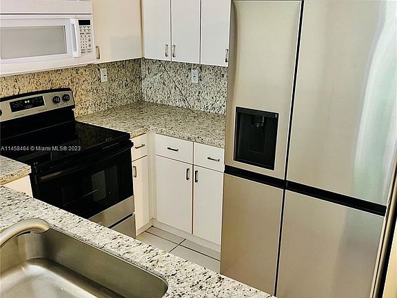 4th image of 7661 S Southwood Cir