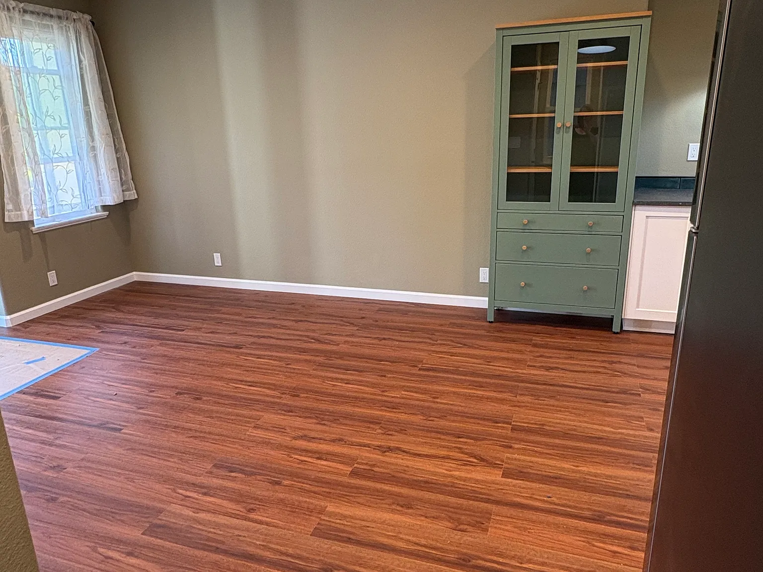 2 bed, 800 sqft, $4,200 — Photo 4