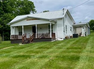 833 E Headquarters Rd, Carlisle, KY 40311